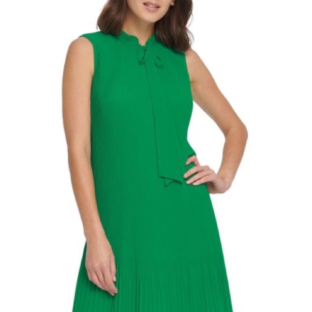 DKNY Green Pleated Sleeveless Tie Neck Shi…